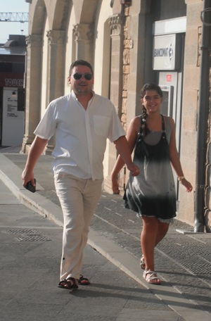 tat_300x456